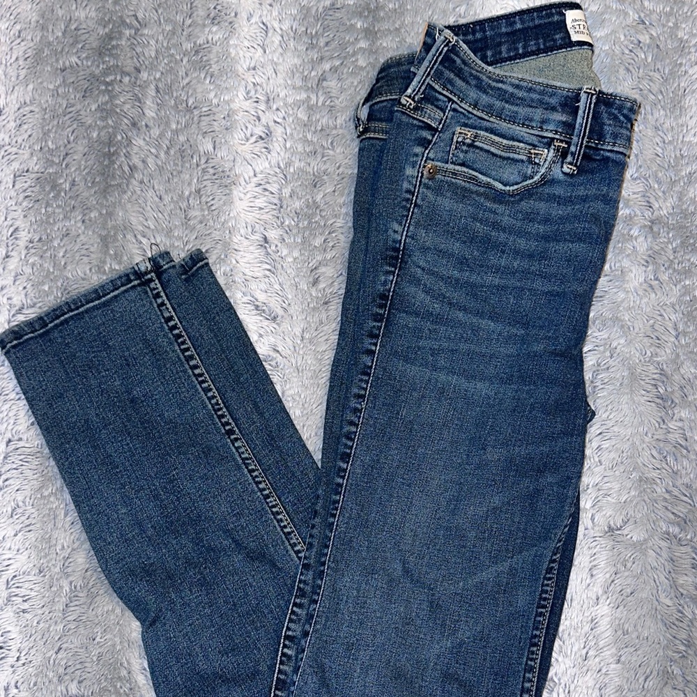 Abercrombie Jeans: Straight Mid Rise size 2 R